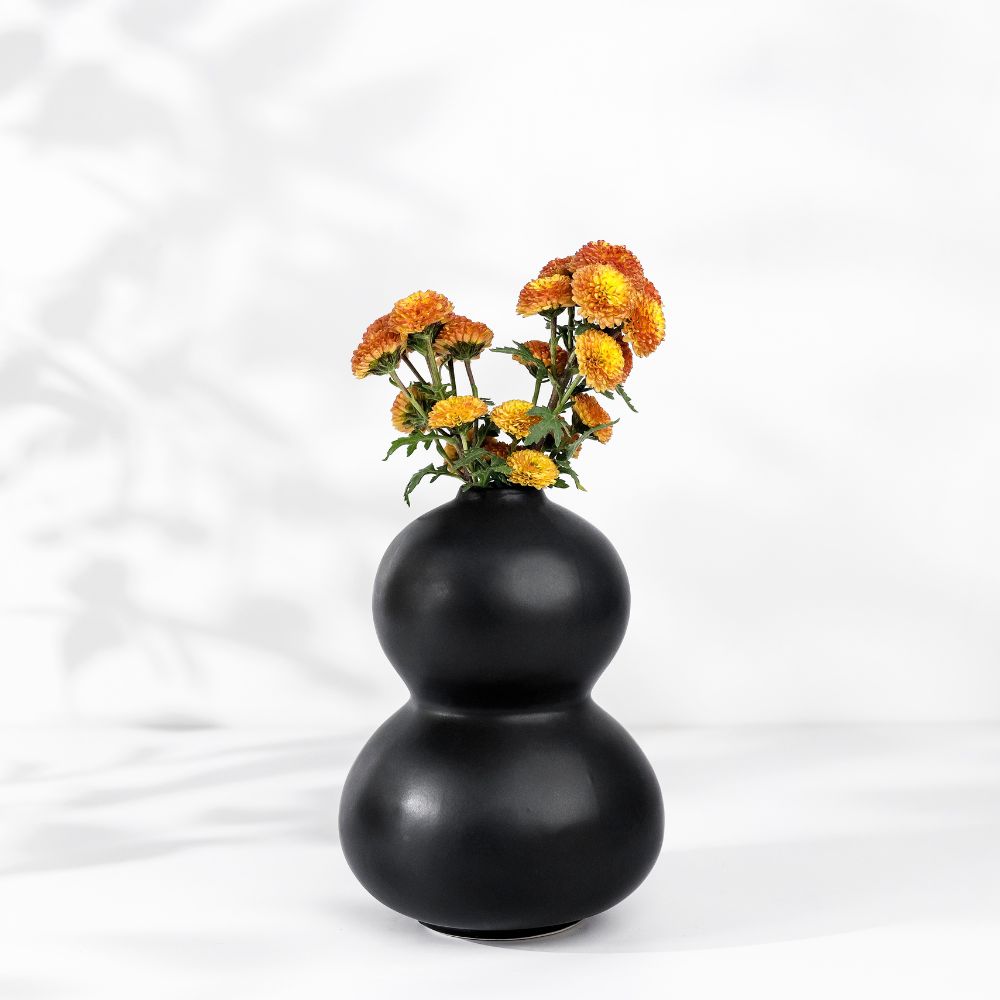 Black Peanut Vase