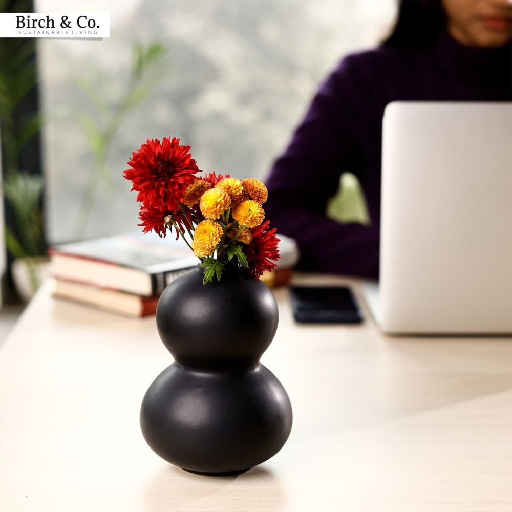 Black Peanut Vase